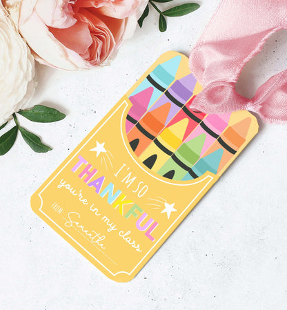 Colorful card with crayons and text on a white surface with flowers. Printable Back To School Tag Template, I'm So Thankful You're In My Class Pencil Holder Tag, New School Year Classroom Gift, Crayon Gift